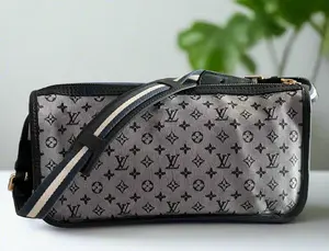 Pre-owned Louis Vuitton canvas and leather Shoulder Bags Navy Fabric Mini Lin Kathleen Pochette