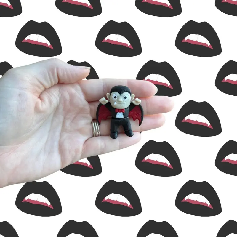 Vampire Toy - Dracula Toy - Halloween Toy - Kawaii Vampire Fidget Toy – 3D Printed Dracula Bat – Halloween Desk Fidget – Gothic Cute Winged Creature – Horror Fidget - Spooky Sensory