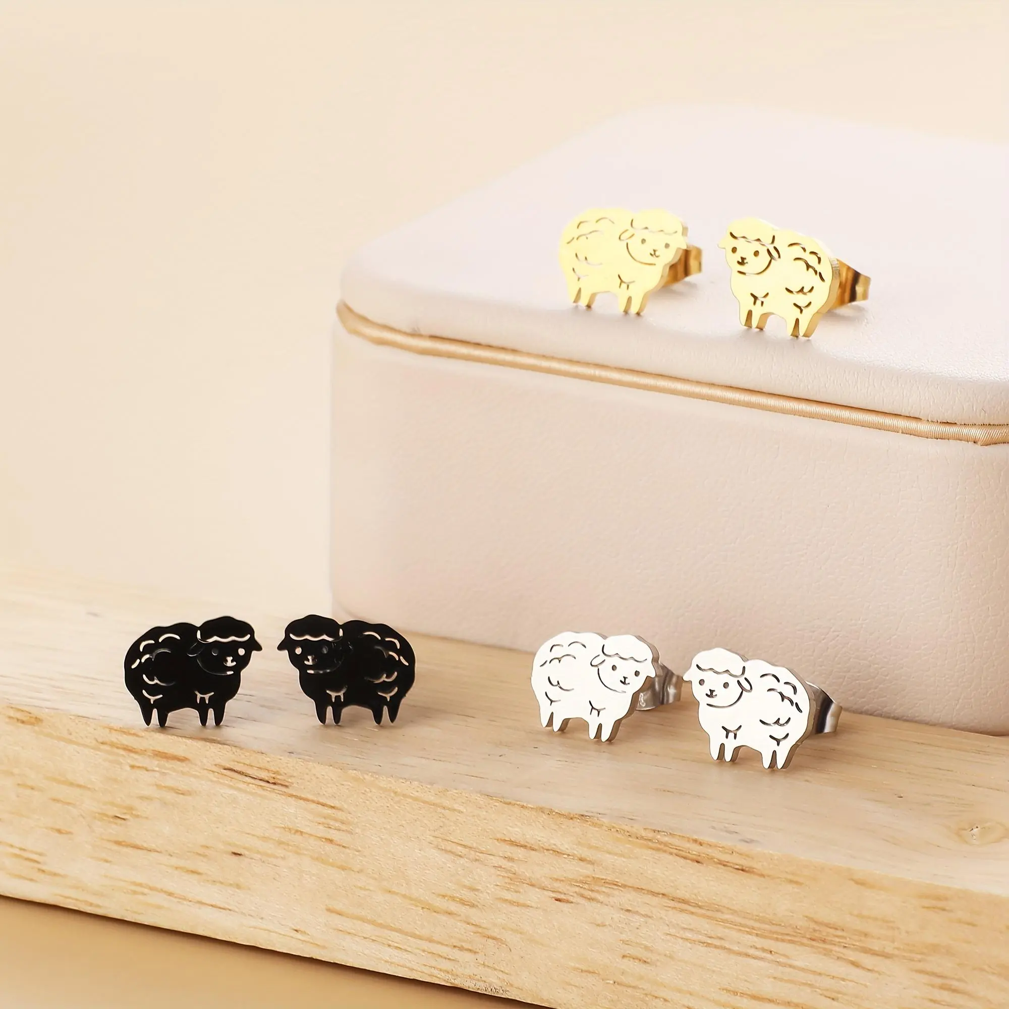 Sheep-Shaped Earrings  Three colors, fashionable and simple.