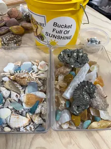 BUCKET FULL OF SUNSHINE ONE GALLON NATURAL CRYSTAL AND SPECIMEN MINING BUCKET
