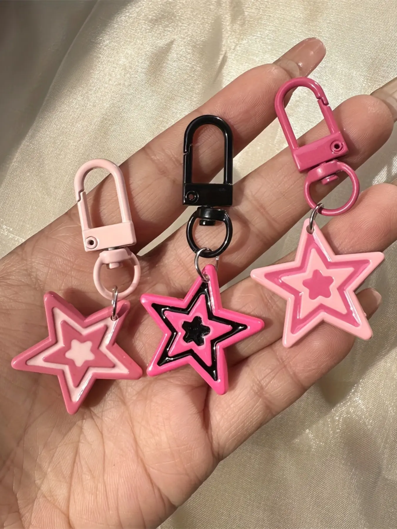 Resin Star-Shaped Keychain, Aesthetic Keychain, Anime Punk Sports Theme, Keyring with Clip, Decorative Key Ring for Christmas, Middle East Collection - Pink, Gift for Eid, Ramadan, Kawaii