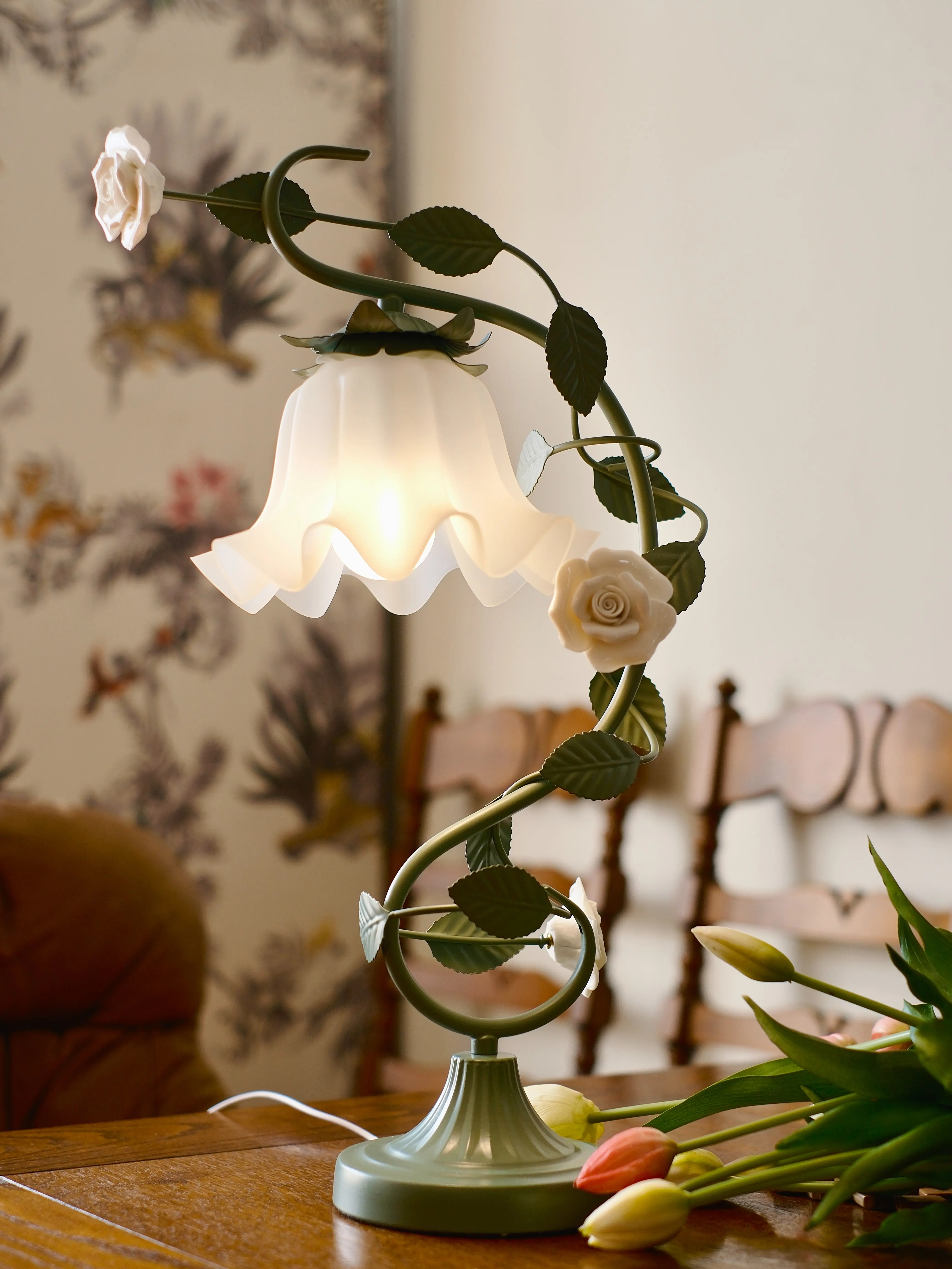 Flower Table Lamp,LED Reading Light Bedside Vintage Flower Night Light,Kawaii Bedside Lamps Decor,Living Room Bedroom Room Lighting Table Lamps Home Decoration