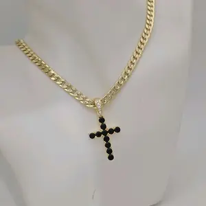 cadena #945 y dije cruz negra