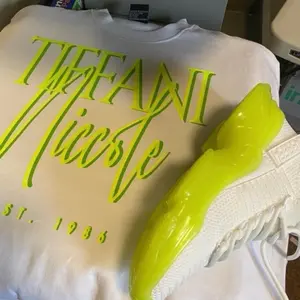 TIFFANI NICCOLE Sweaters Hoodie Pullover Comfort Comfortable Man Unisex Womenswear Crew Neck Dress Fit Jeans Soft Style Sweatshirts Tops Underwear Lady Human akimbo bichot a