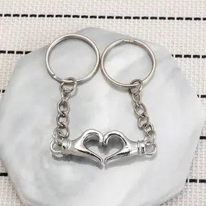 Magnetic "Finger Heart" Metal Keychain — Couples' Keychains, Valentine's Day & Qixi Festival Gift