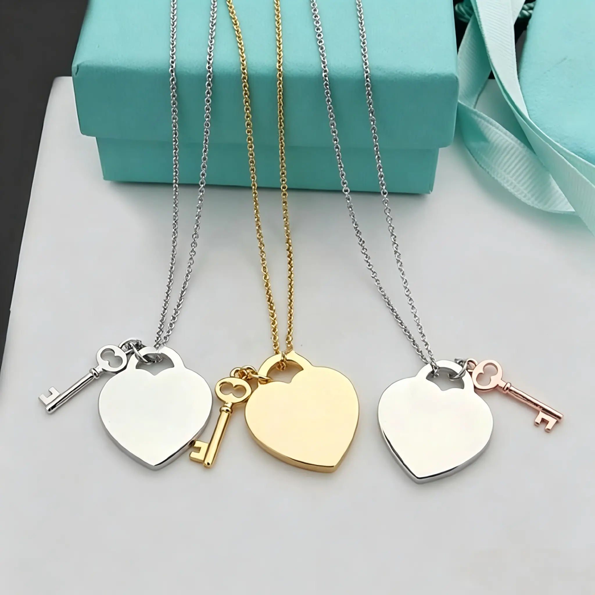 Versatile Heart Pendant Necklace,Key Pendant Necklace for Women Fresh Heart Fashion Versatile Collarbone Chain Niche Design Neck Jewelry evry jewels