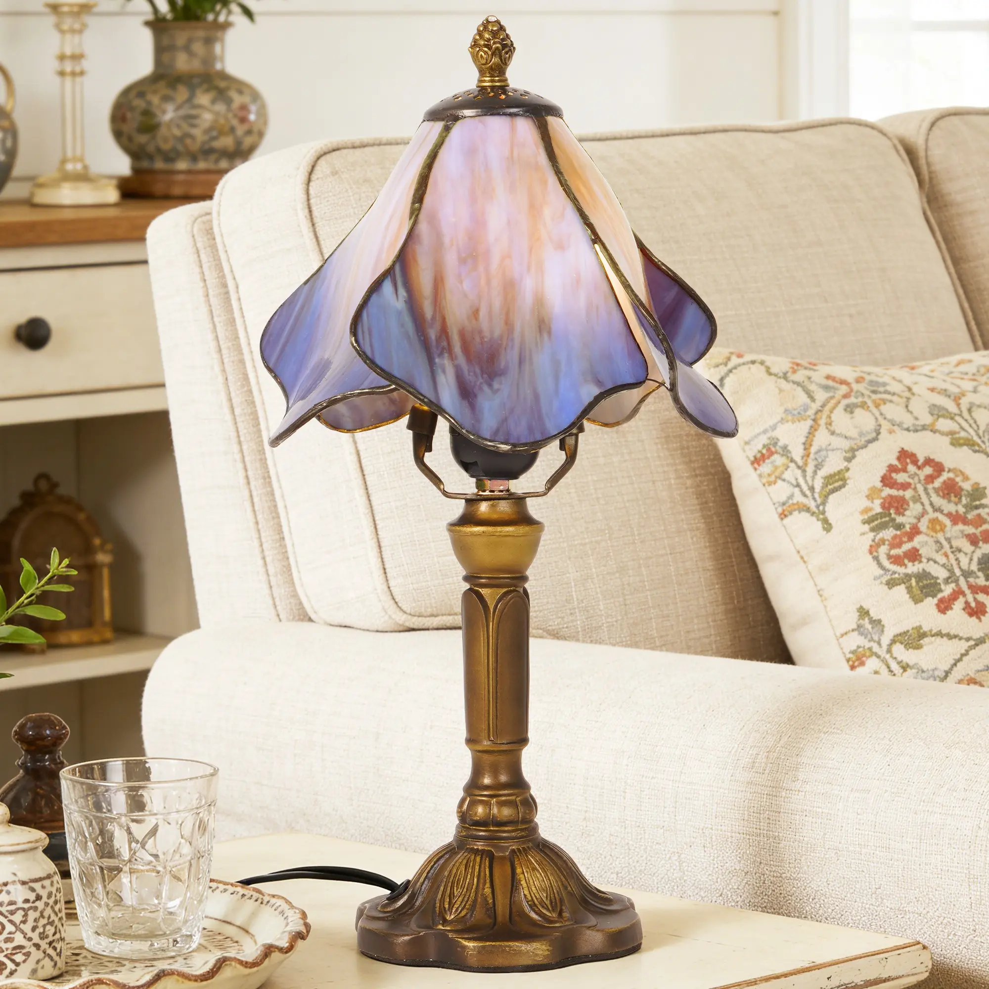 Vintage Blue Glass Table Lamp with Tiffany-Style Shade, E26 Base, Warm Light Mood Lighting, Durable Resin Base, 20cm Diameter, 37cm Height, Elegant Design for Bedroom, Living Room