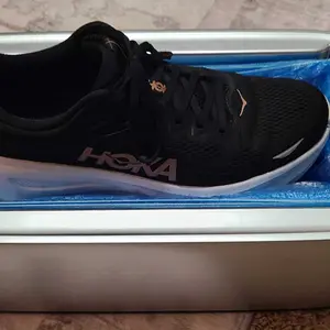 Shoe Cover Dispenser with 200pcs Disposable Shoe Covers, Automatic Shoe Cover Machine Fits shoes up to Men's size 12, Suitable for Home, Factory, Hospital (Silver)