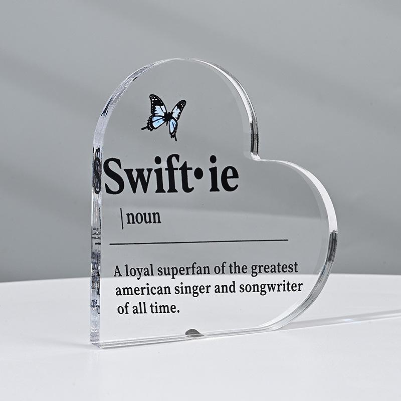 Acrylic  Heart Ornament, Heart-shapedSouvenir  & Anniversary Gift for Mother, Friendsand  Lovers