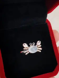 New Ins Style Moonstone Crab Ring for Women, Fashionable Unique Creative Niche Design Diamond-Encrusted Small Crab Index Finger Ring