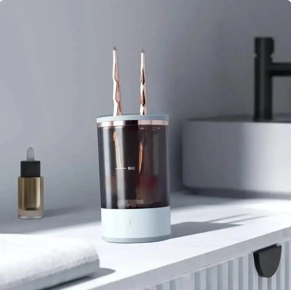 Automatic Makeup Brush Cleaner - Revolutionary Device for Instant Cleaning & Hygiene - Saves Time & Effort - Extends Brush Life - Perfect for Flawless Application