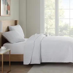 /TwinXL Quilt Set - Soft Brushed Lightweight Microfiber Bedspread Coverlet Bedding Sets for  Seasons (1 Quilt, 1 Pillowcase Sham), 68x90 in, Bright White