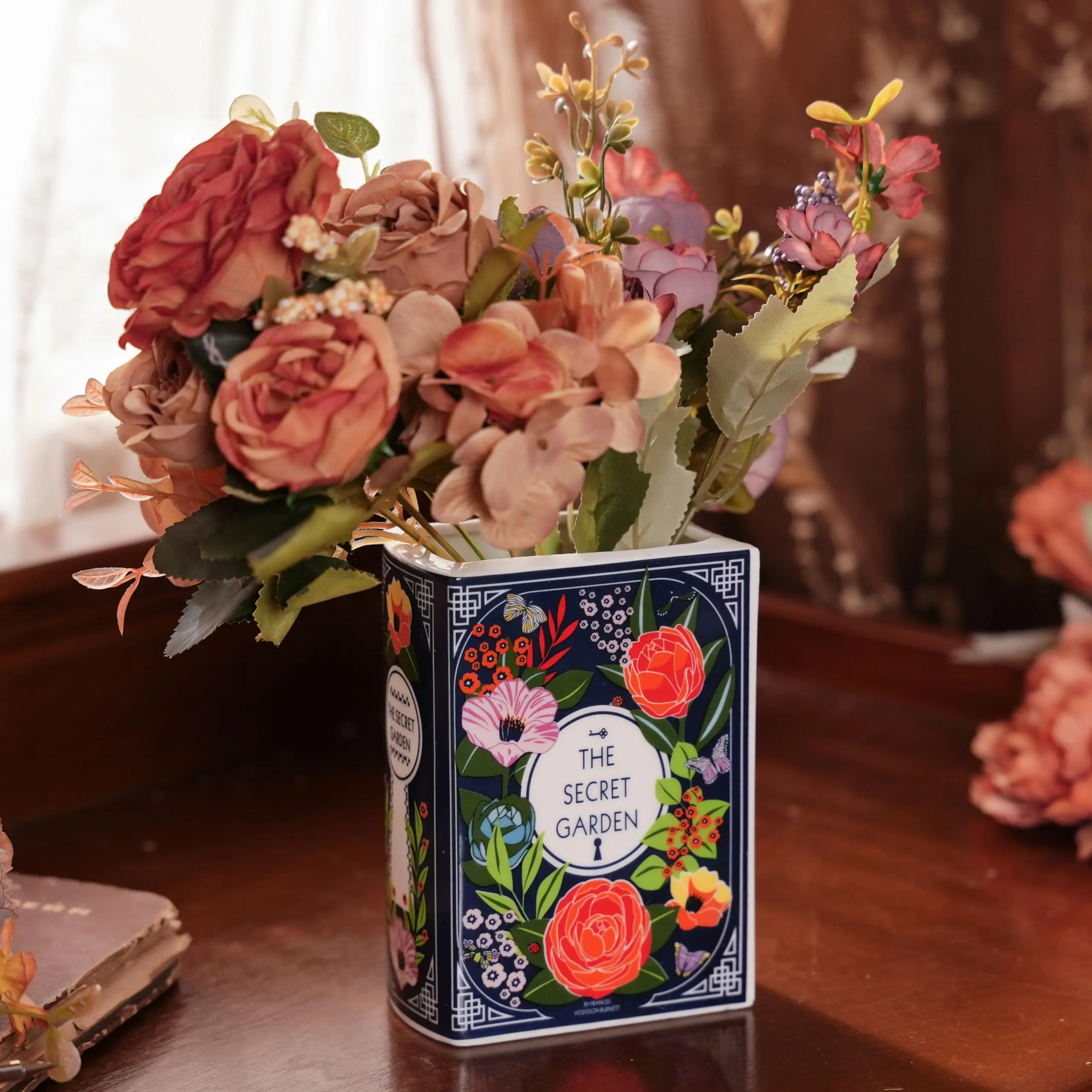 “The Secret Garden” Book Vase – Ceramic Floral Vase for Book Lovers & Cozy Decor