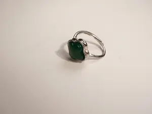 "Jade Rhyme Retro Silver Ring" silver inlaid with square dark green chalcedony, micro-inlaid with broken diamonds, elegant temperament, daily commuting wear shows taste.
