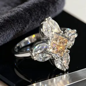 Shiny Four-Leaf Clover Cubic Zirconia Ring for Women, Bohemian Style Lucky Jewelry for Wedding Party, Bridal Banquet and Cocktail Accessory, Premium Daily Wear Ring