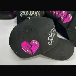 Sad Boys Color Negro Hat with Pink Details and Gothic Design Alta Calidad