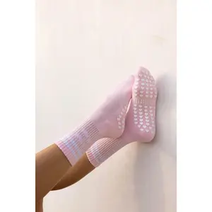 Je t'aime Pilates Grip Crew Socks in Pink