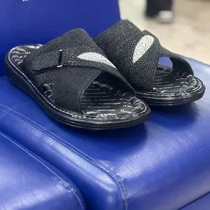 GENUINE LEATHER SANDALS.