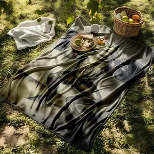 1 piece Creative image of a frog doing weightlifting strength training themed flannel blanket - Flannel blanket with modern design, suitable for sofas and beds, all-season use, super soft and comfortable, digitally printed pattern, 100% polyester