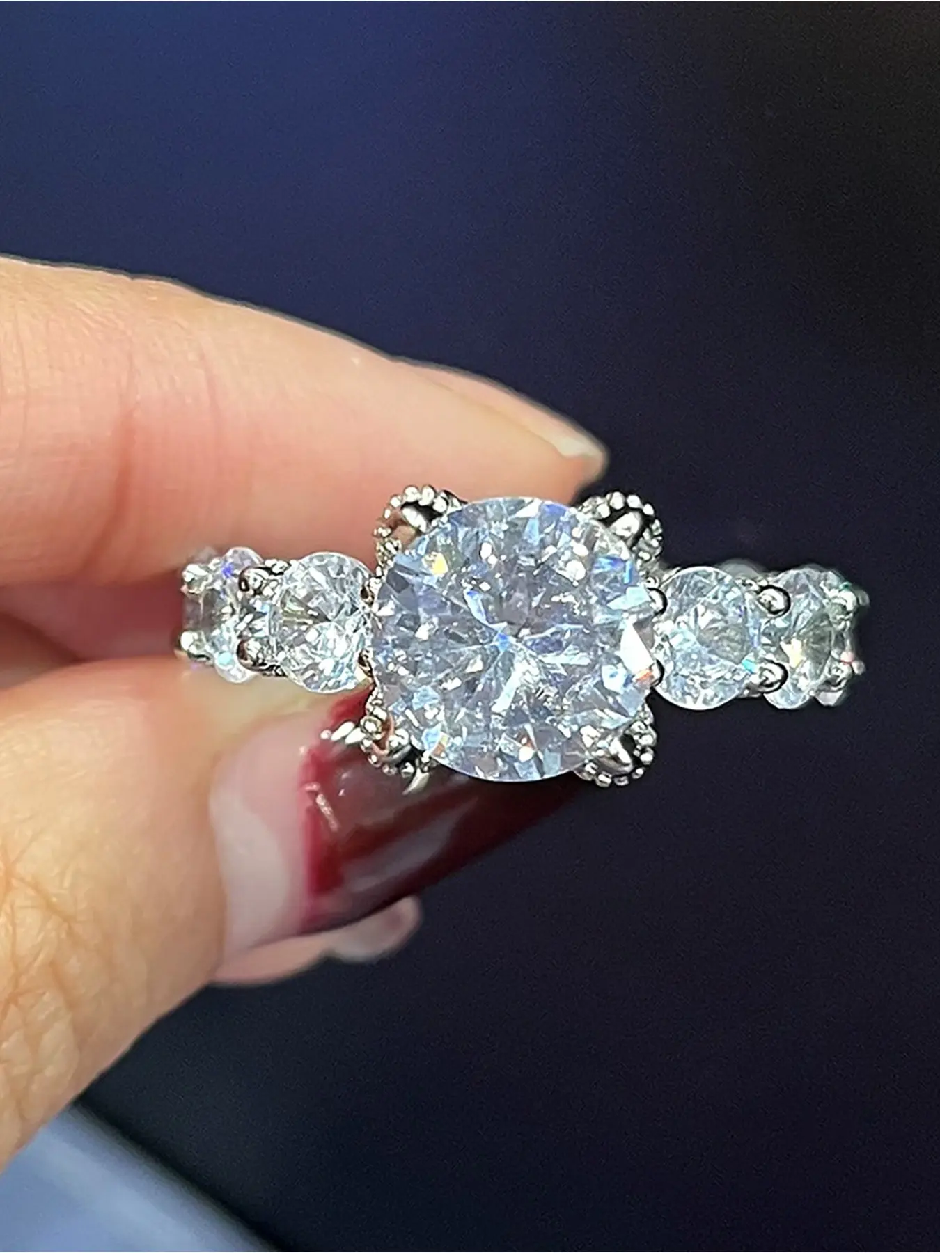 1 Pc Elegant Luxury Diamond Ring Zircon Rings for Women Exquisite Trendy All-match Engagement Promise Ring Wedding Glamorous Ladies Fashion Jewelry for Party Daily Clothing Decor Accessories As Anniversary Birthday Valentine's Day Gift