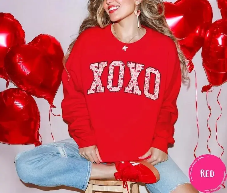XOXO Vintage Valentine Sweatshirt, Cute XOXO Crewneck, Retro Valentine Sweater, Trendy Love Shirt, Galentines Day Gift, Valentines Day Outfit