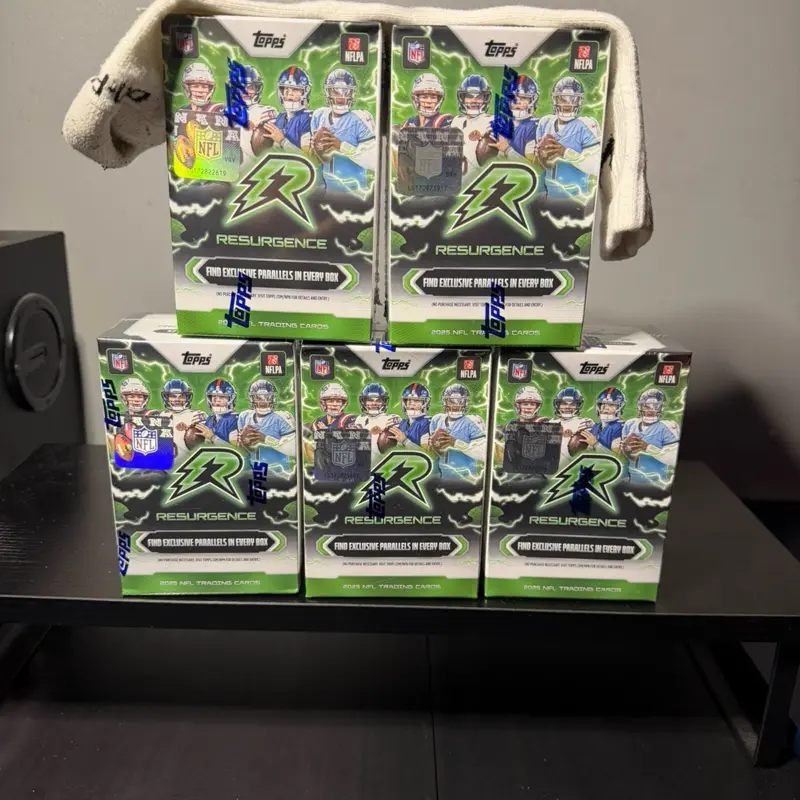 39# 2025 Topps Resurgence NFL Football – 5 Blaster Boxes