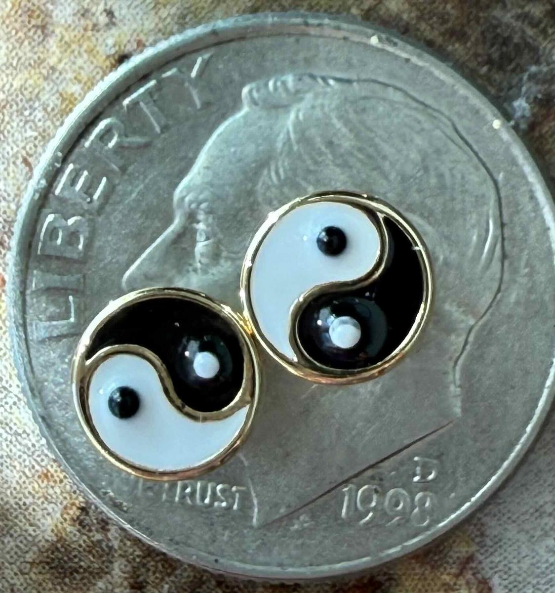 Item: Yellow Gold - Yin and Yang