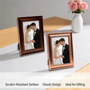 Gold photo frame, 4 x 6 inches.Ultra-light plastic photo frame.Ideal as a gift for family members, friends or as a wedding present