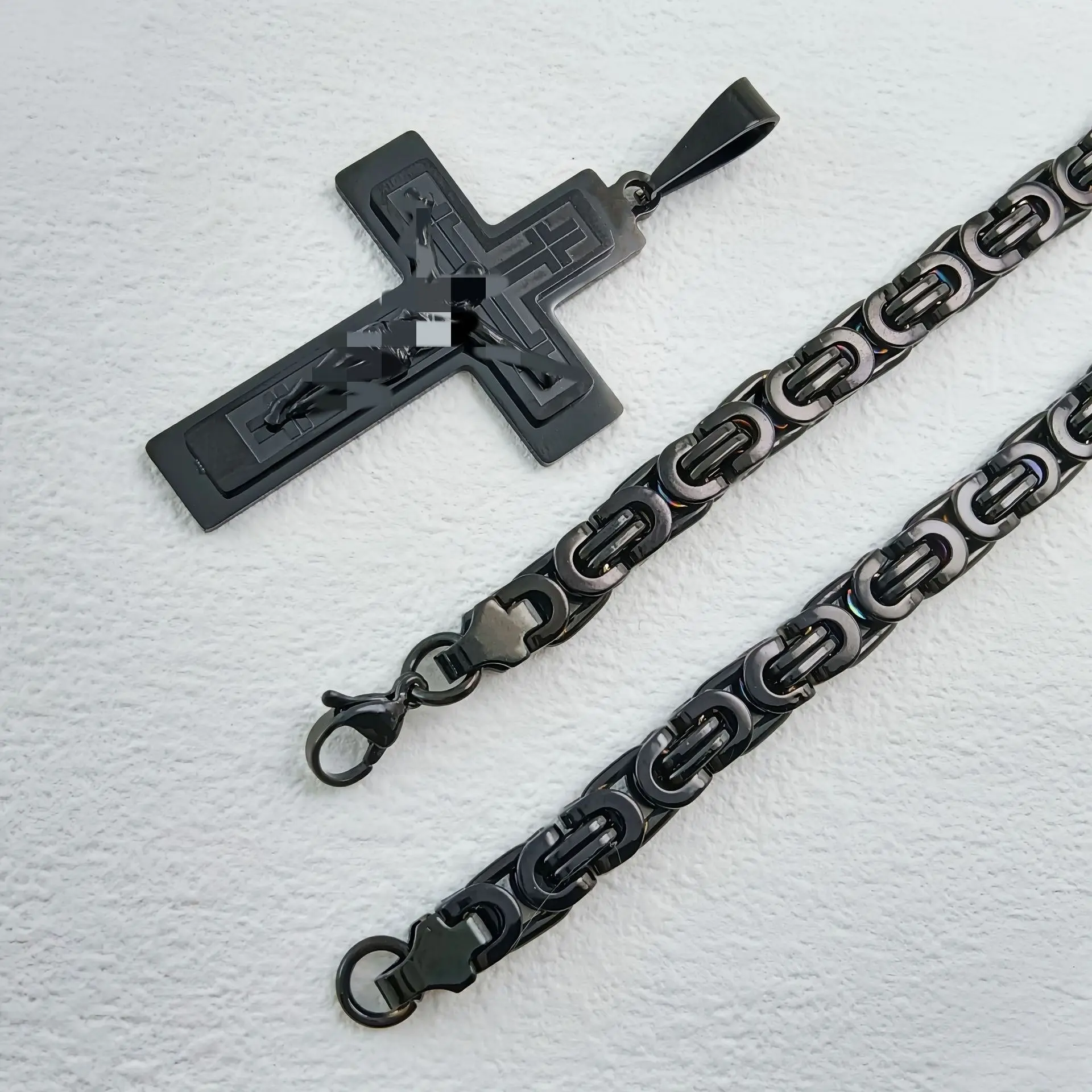 Black pendant with 6mm * 55cm flat chain