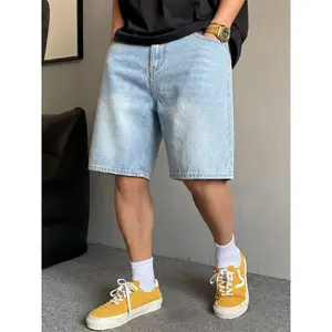 Men's basic light blue washed straight-leg denim shorts, casual, versatile and comfortable. Non-stretchy denim shorts with a regular straight-leg fit. Those who prefer a loose fit can order one size larger.