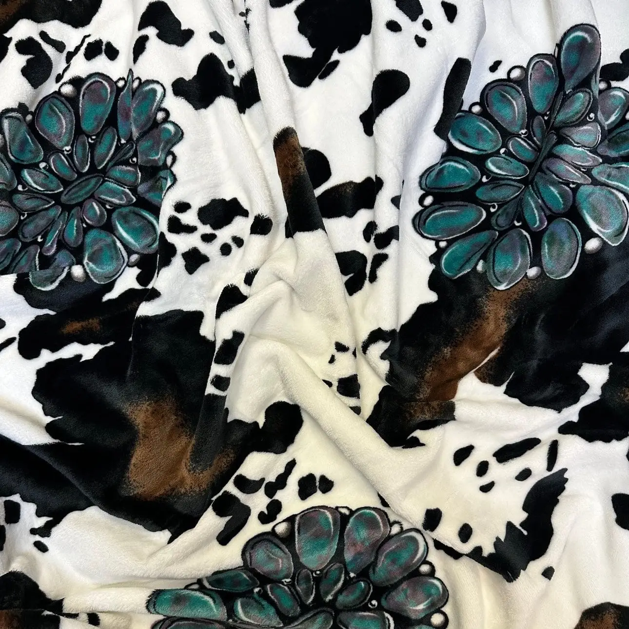 zConcho Cow Oversized Blanket 82"x90"