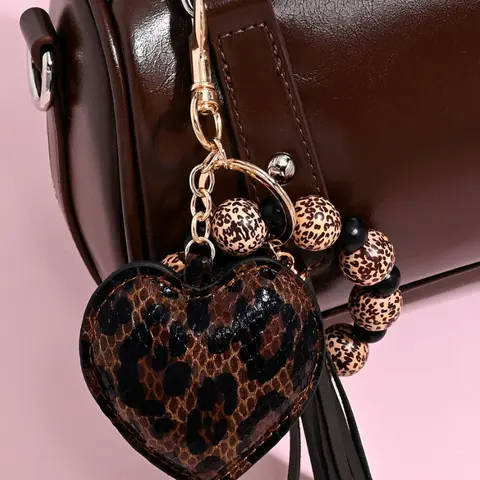 Fashionable, simple, personalized, contrasting leopard print pattern, random pattern, women's personalized heart-shaped pendant, trendy and niche with tassels, exquisite and simple women's keychain, bag pendant, Keychain For Bags