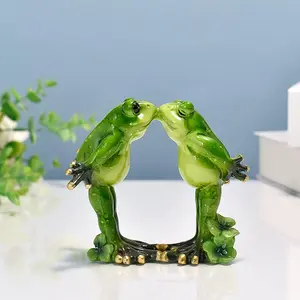 1 Piece Romantic Kissing Frog Couple Figurine Resin Frogs Model Statue Funny Creative Green Frogs Collectible Figurines for Xmas Birthday Valentine's Day Gifts
