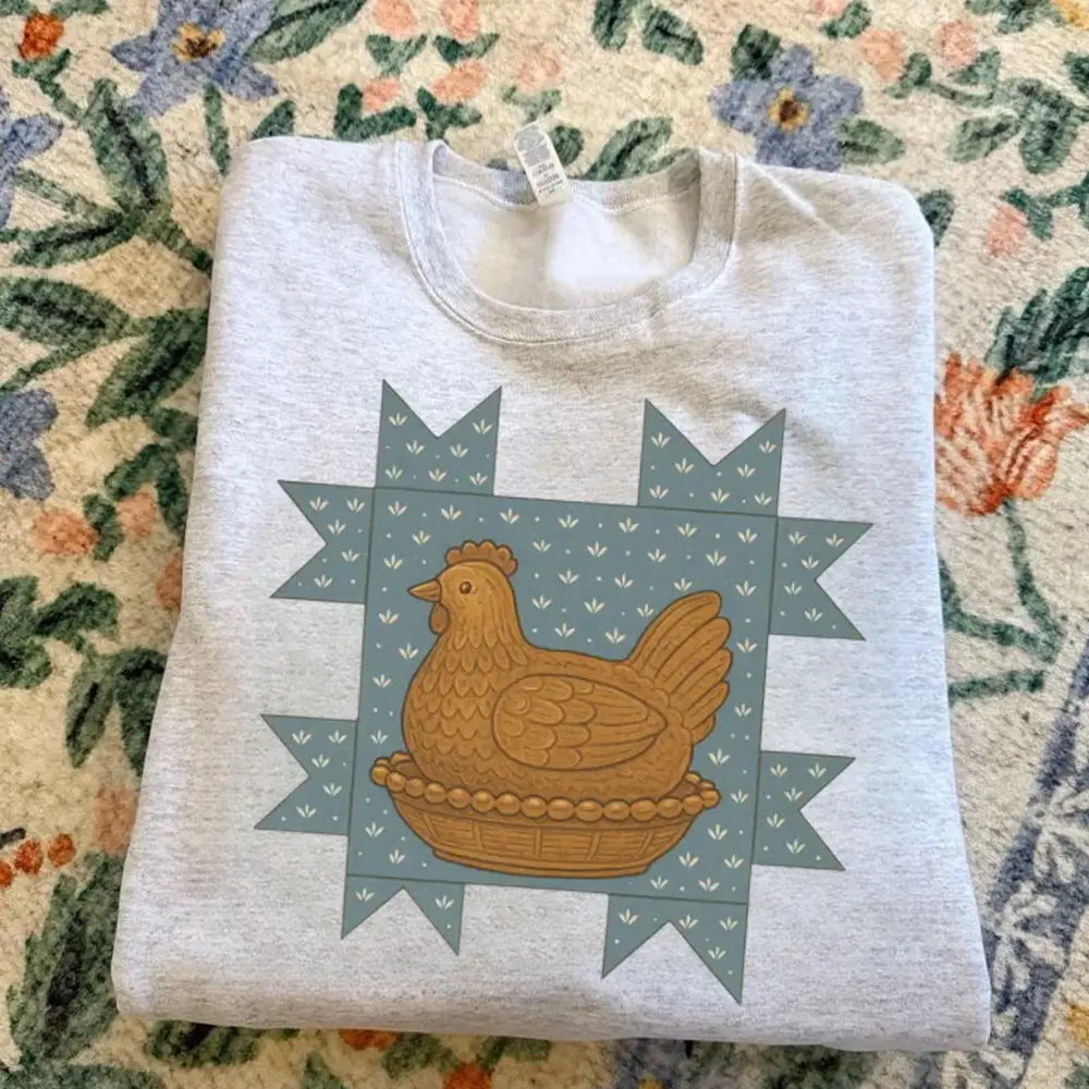 Men's Unisex Comfy Fabric Round Neck Vintage-Inspired Thrifted Hen-In-Nest Crewneck Tops, Retro 90s Granny Square Chicken Themed Grandmillennial Sweatshirt, Women, Garments