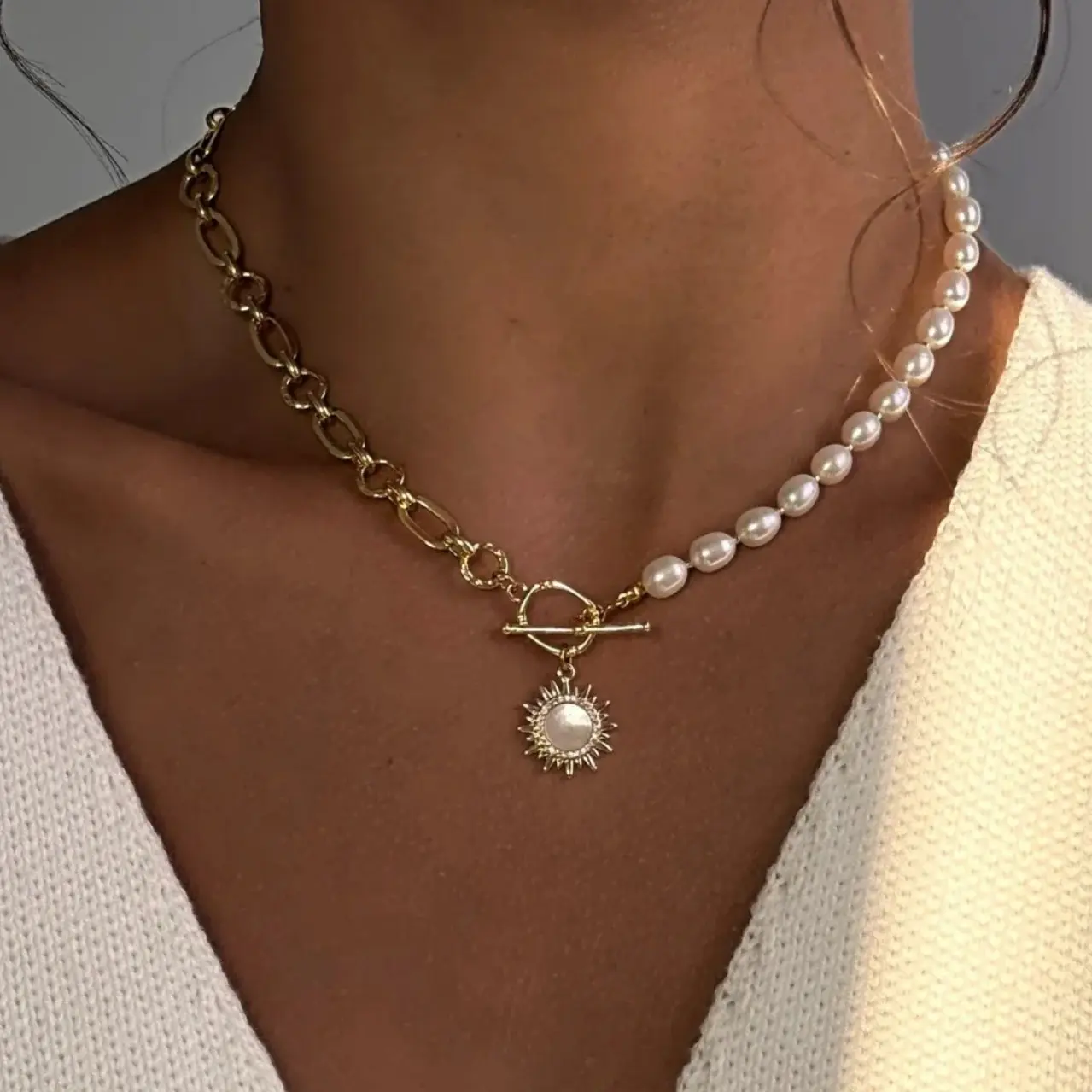 Women's Chunky Multi Strand Charm Chain Necklace, Retro Baroque Pearl Choker with Sunburst Zircon Pendant and Toggle Clasp, Old Money Style Jewelry, Charm Chain Necklaces, Chunky Multi Strand Necklaces