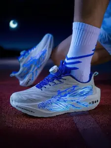1 Pair Knob Tech Lace Lightweight Luminous Running Shoes, Shoes for Runners, Daily Jogging, Night Running Exercise Double Mesh Thickened Flyknit Upper Supercritical Foam Carbon Plate Sole, Soft Elastic Shock Absorption Sports Running Workout Sneakers