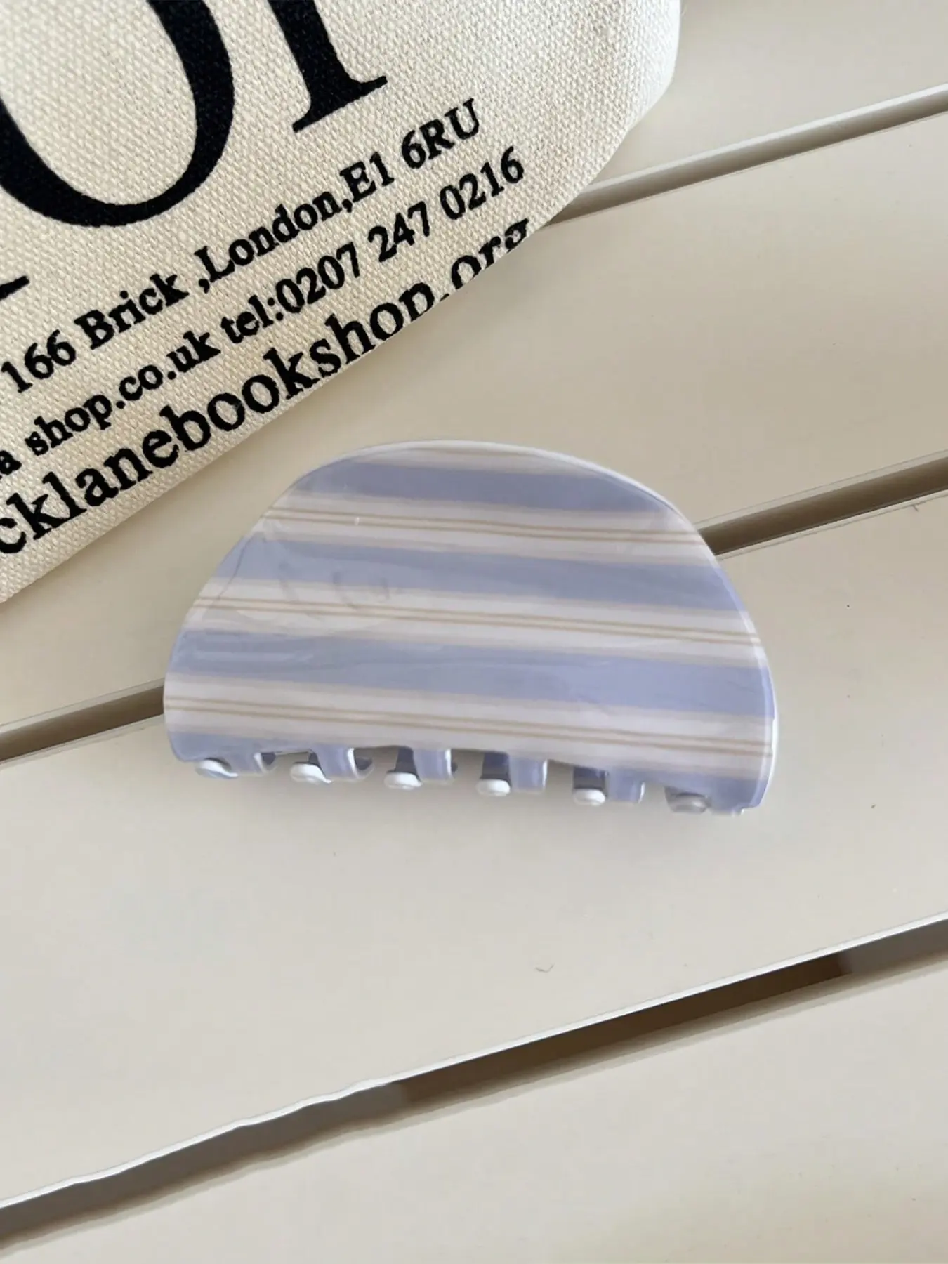 Blue & Coffee Color Striped Acrylic Hair Clip, Vintage Elegant Hair Accessory, Hair Decor, Clip Design, Stylish Headwear for Women, Perfect for Daily Use, Hair Clips for Styling, Hairclips