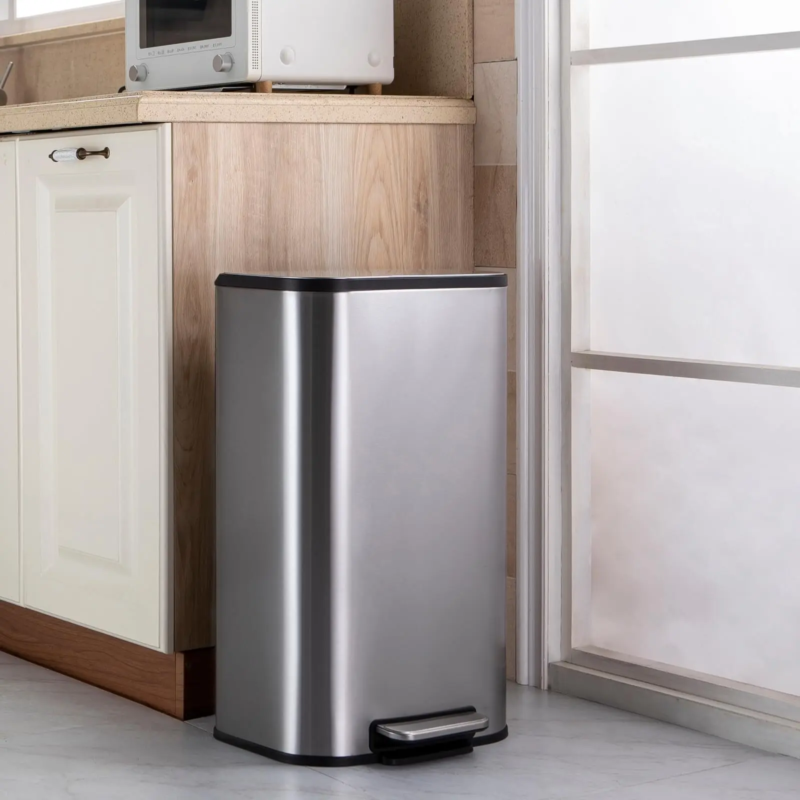 30L Stainless Steel Garbage Can with Lid, Step-On Pedal and Inner Bucket, Rectangular Trash Can for Kitchen,Silver