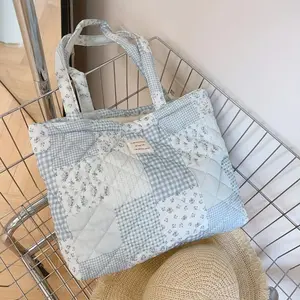 Women'S Floral Quilted Tote Bag, Spacious Shoulder Handbag, Lightweight Polyester Shopper with Polyester Lining, Flower Pattern, No-closure, for Shopping & Strolling - Blue & Green
