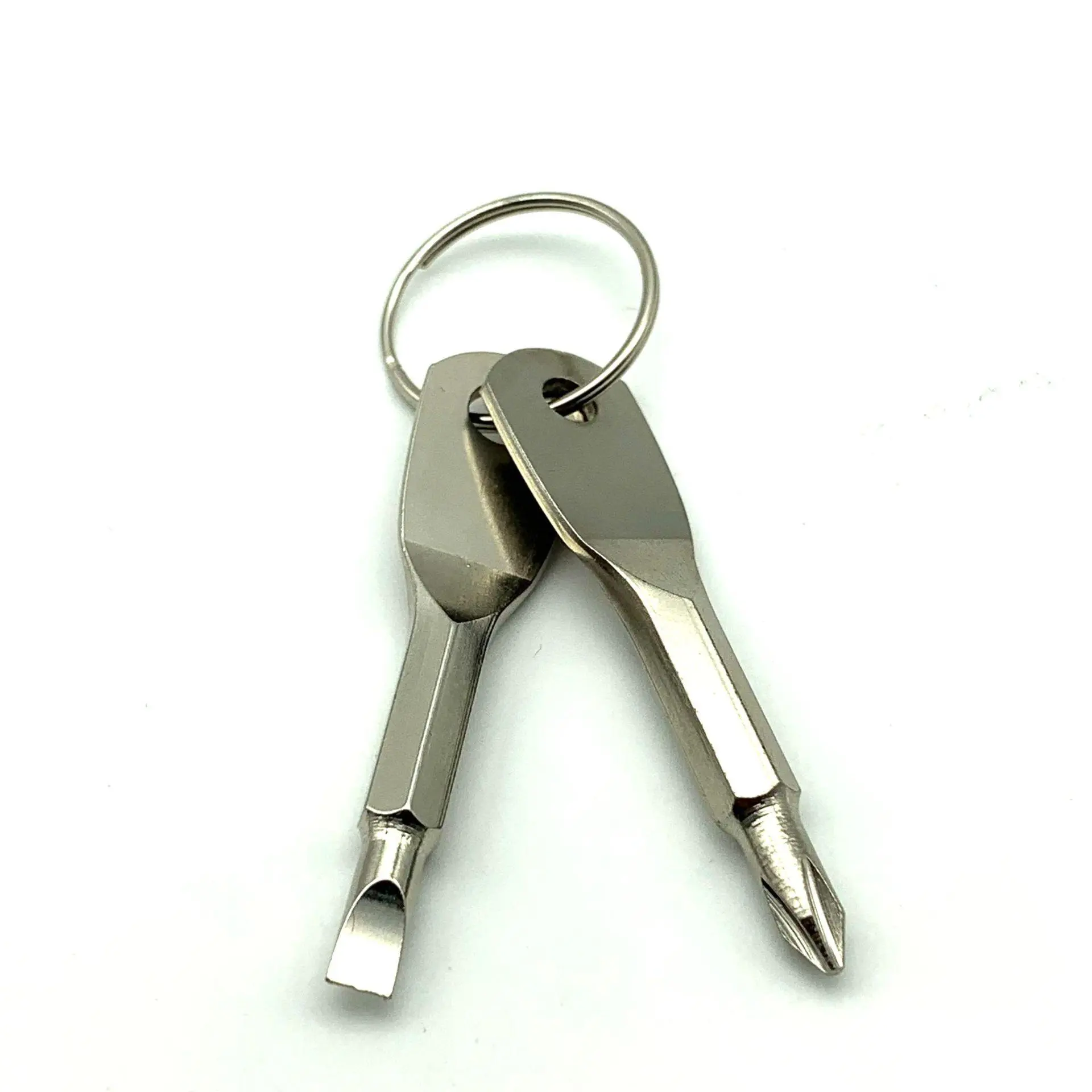 Portable Screwdriver Keychain, Keychain Attachment, Multifunctional Screwdriver with Key Ring, Outdoor Multitool, Portable Screwdriver Tool for Outdoor Camping Hiking, Universal Keychain