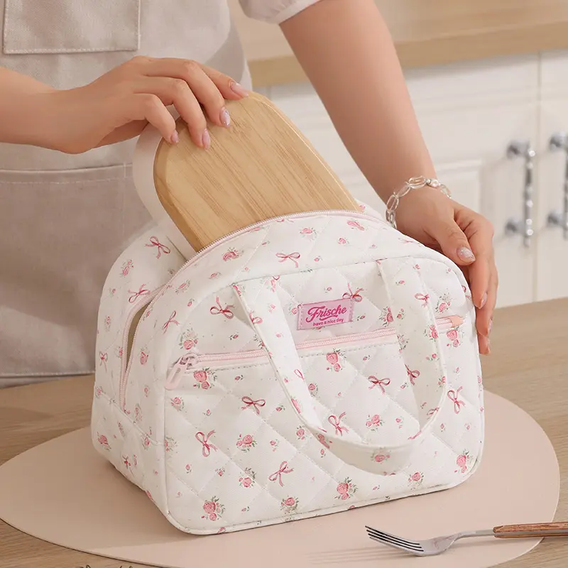 Cute Bow Insulated Lunch Bag，Quilted Insulated Lunch Bag，Sweet Floral Print Quilted Lunch Bag, Water‑Resistant Insulated Thermal Lunch Handbag