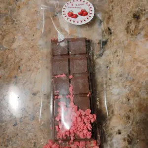 2 Dubai Pistachio Strawberry Chocolate Bars - Snack Bonbon with Pistachios & Strawberry Filling, Milk Chocolate, No Artificial Ingredients - Sweet Dessert