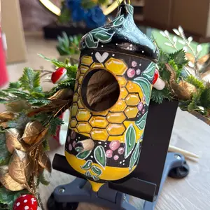 Bee Fabulous hummingbird house