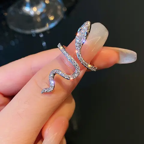 Elegant Snake Pattern Ring for Women, Adjustable Design Jewelry, Perfect Valentine's Gift and Daily Wear Accessory