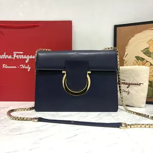 Pre-owned SALVATORE FERRAGAMO Leather Shoulder Bags 7.8'' R2589 Shoulder Bag C5436285601 0410 T5 Betsy