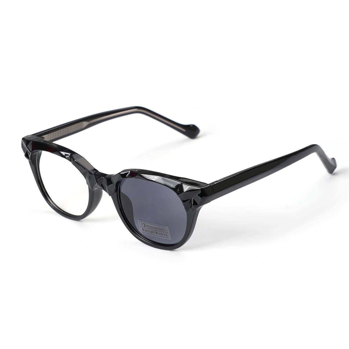 The original design features stylish and contemporary diamond-cut gradient lenses, offering both sun protection and effective UV protection. Suitable for both men and women, these sunglasses are ideal for daily wear or driving.