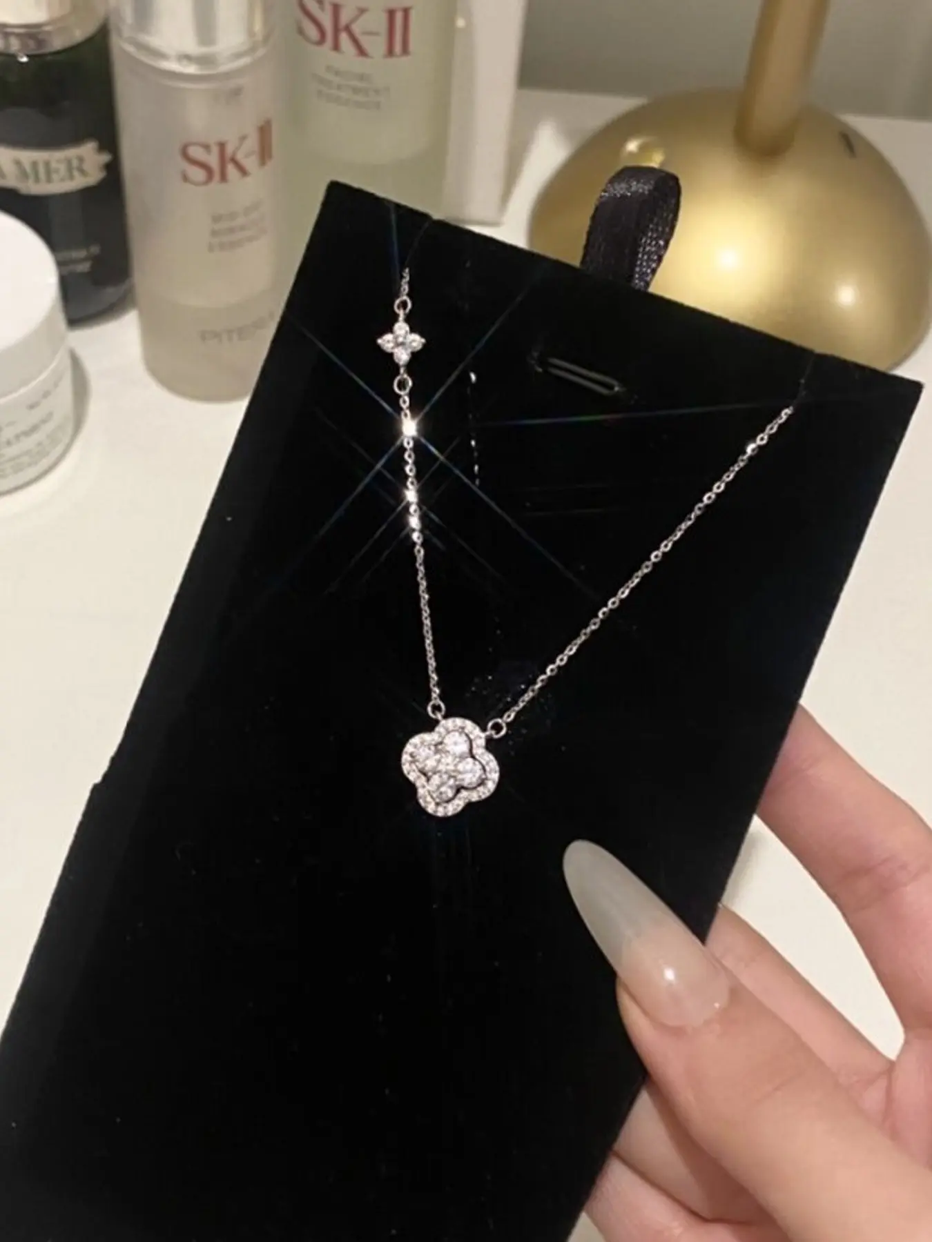 Lucky Flash Diamond Clover Necklace, Symbolic Pendant, Elegant Graphic Design, Copper Chain, Ideal Gift for Mother's Day and Valentine's Day, Women's Jewelry, Adjustable Jewelry, Dainty necklaces