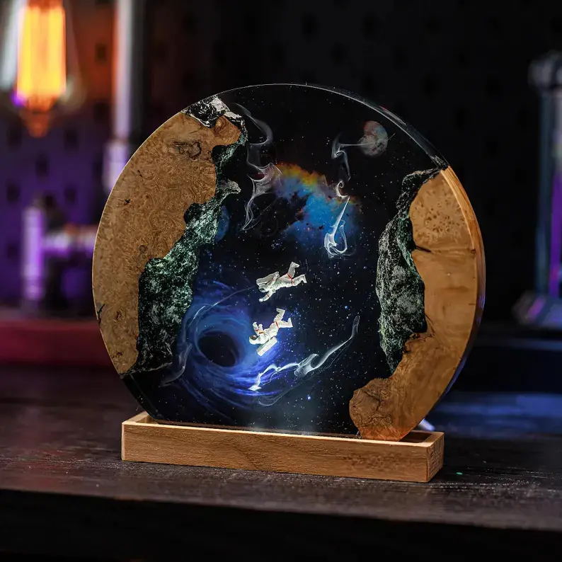 Interstellar Astronaut Black Hole Diorama, Handcrafted Epic Artemis Space Mission Ornament, Cosmic Room Desk Decor Christmas Gift for Him Art Figurine