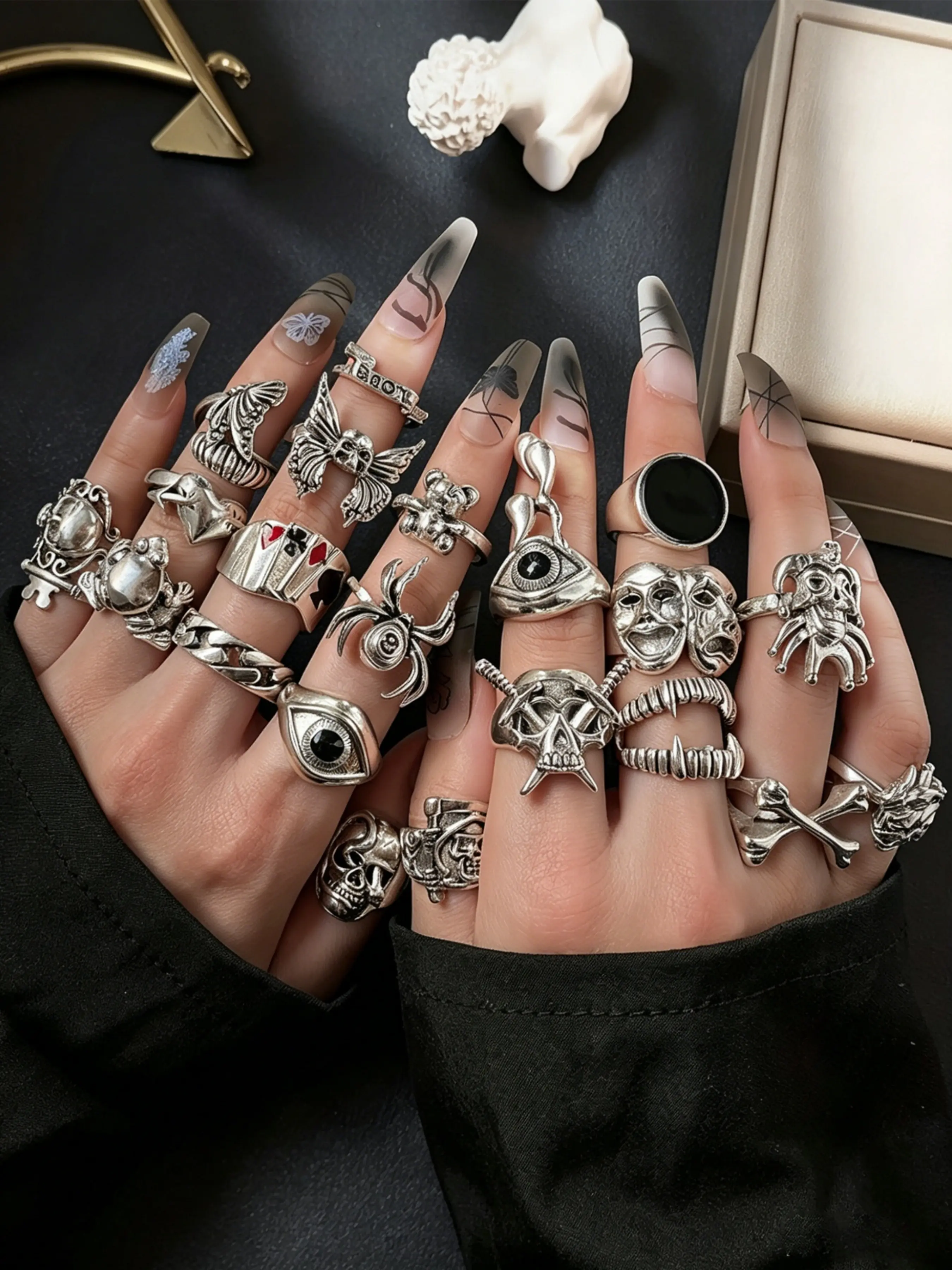 24-Piece Punk Style Ring Set, Gothic Hip-Hop Skull Spider Playing Card Rings, Exaggerated Retro Jewelry Accessories, Dark Aesthetic Rings, Stackable Finger Rings, Fashion Stackable Rings, Stackable Rings Set