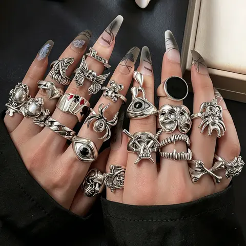 24-Piece Punk Style Ring Set, Gothic Hip-Hop Skull Spider Playing Card Rings, Exaggerated Retro Jewelry Accessories, Dark Aesthetic Rings, Stackable Finger Rings, Ring Stacks, Stackable Rings Set
